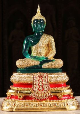 The Emerald Buddha! A Mesmerizing Glimpse into Thai Religious Iconography and Masterful Sculptural Finesse